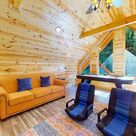 Knotty Escape Villa แกตลิงเบิร์ก ภายนอก รูปภาพ