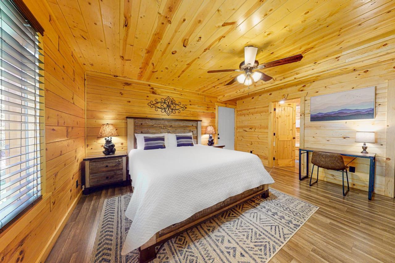 Knotty Escape Villa แกตลิงเบิร์ก ภายนอก รูปภาพ