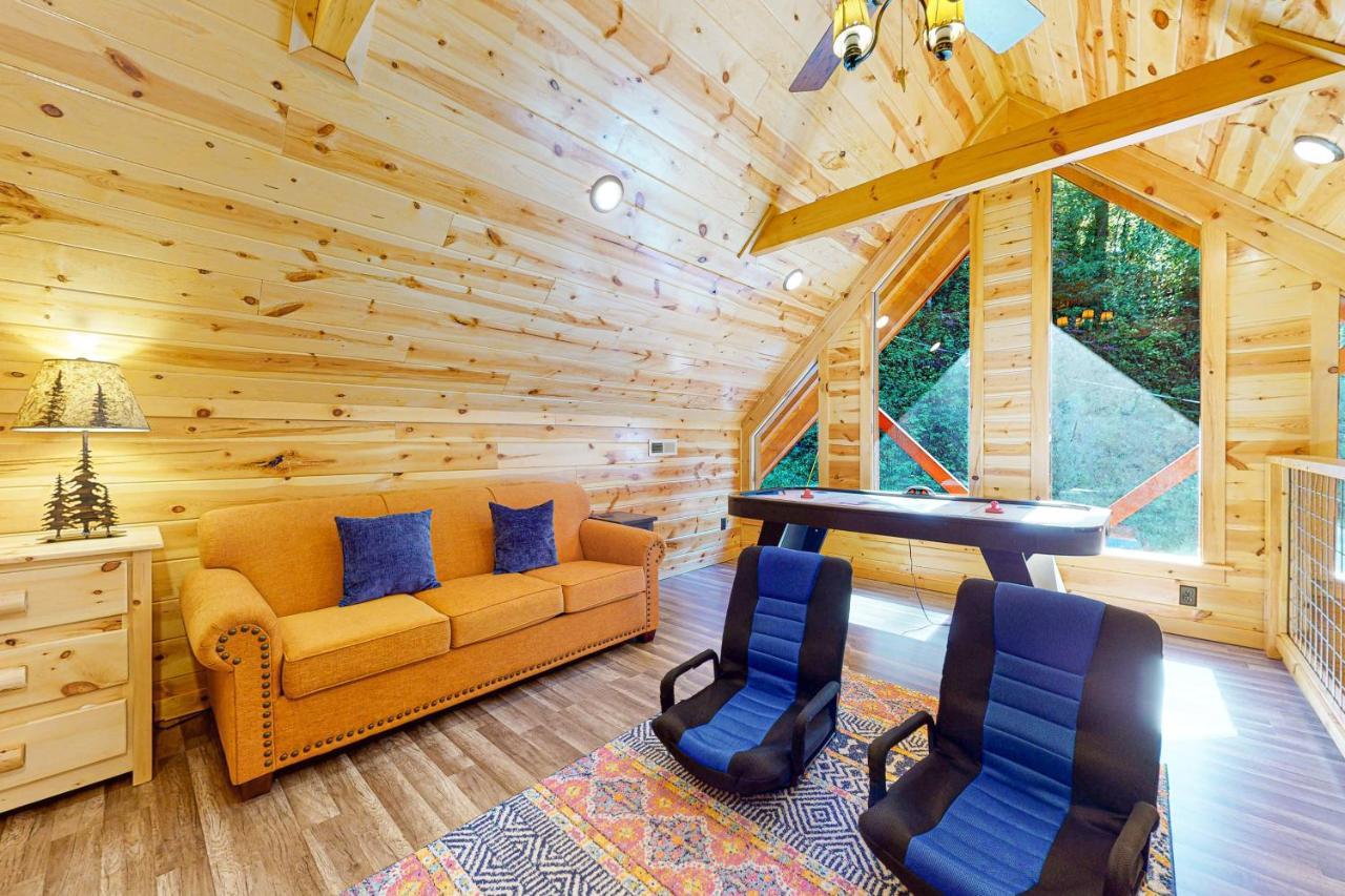 Knotty Escape Villa แกตลิงเบิร์ก ภายนอก รูปภาพ