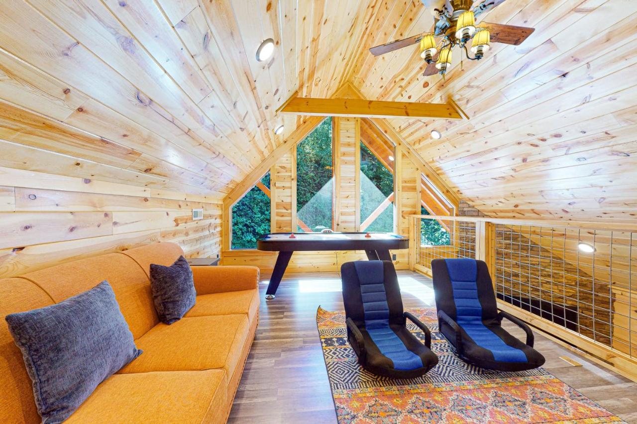 Knotty Escape Villa แกตลิงเบิร์ก ภายนอก รูปภาพ